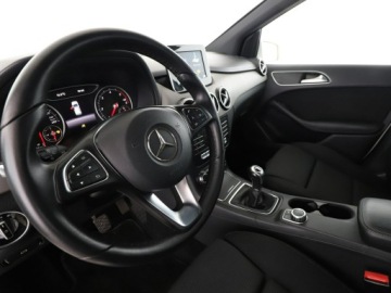 Mercedes Klasa B W246 Sports Tourer Facelifting 1.5 180 d BlueEFFICIENCY Edition 109KM 2017 Mercedes B 180 navi kamera i czujniki parkowania, zdjęcie 13