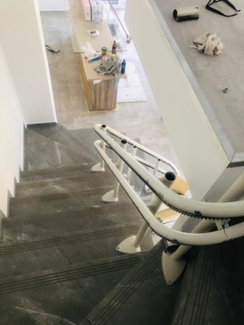 Лифт/лестничный подъемник для винтовых и винтовых лестниц, монтаж - гарантия 12 месяцев.