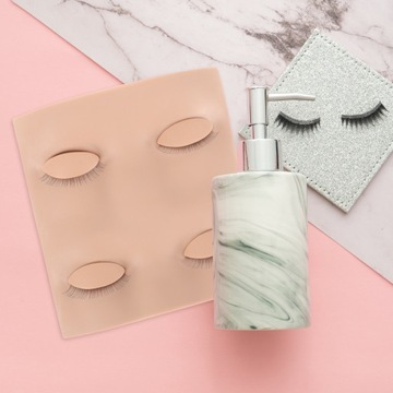 Набор ресниц с головой манекена.