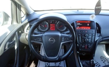 Opel Astra J Sports Tourer Facelifting 2.0 BiTurbo CDTI 195KM 2014 Opel Astra 2.0CDTI 195KM BiTurbo Wymieniony rozrzad Nowe opony Navi Skora, zdjęcie 9
