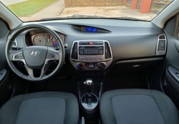 Hyundai i20 I Hatchback 5d Facelifting 1.4 CVVT 100KM 2014 Hyundai i20 2014 1.4 Benzyna 100KM Automatyczna skrzynia biegów, zdjęcie 30