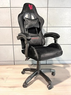 Вращающееся игровое кресло HERO ENZO BLACK ALCANTARA