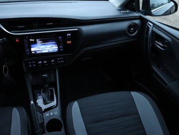 Toyota Auris II Hatchback 5d Facelifting 1.6 Valvematic 132KM 2016 Toyota Auris 1.6 Valvematic, Salon Polska, zdjęcie 6