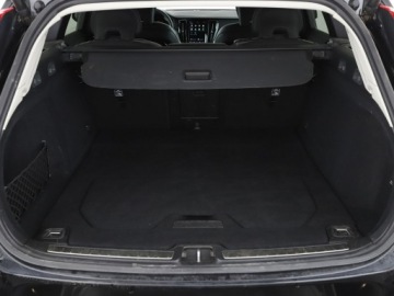 Volvo V60 II  Kombi Facelifting 2.0 B4 197KM 2023 Volvo V60 FV23% B4 Plus Dark automat mHEV skóra, zdjęcie 19