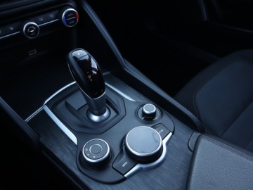 Alfa Romeo Giulia II Sedan 2.0 Turbo 200KM 2018 Alfa Romeo Giulia 2.0 Turbo, Salon Polska, zdjęcie 12