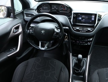 Peugeot 2008 I SUV 1.2 PureTech 110KM 2015 Peugeot 2008 1.2 PureTech, Salon Polska, zdjęcie 6