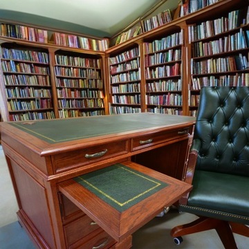 Комплект от производителя: Английский DESK + Кожаное кресло Chesterfield.