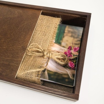 Деревянная, тонированная коробка для отпечатков 15х23.