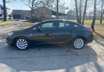 Opel Astra J GTC 1.4 Turbo ECOTEC 140KM 2013 Opel Astra Niski przebieg, zadbany, 1.4 turbo 140 koni 1.4 Benzyna 140KM, zdjęcie 7