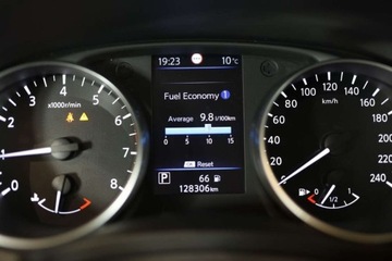 Nissan Qashqai II Crossover Facelifting 1.3 DIG-T  160KM 2019 Nissan Qashqai 1.3 DIG-T N-Connecta DCT 1.3 Benzyna 160KM, zdjęcie 6