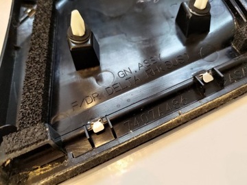 ЗАГЛУШКА ТРЕУГОЛЬНИКА КРЫЛА ДВЕРИ ECLIPSE CROSS CHRO