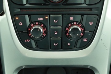 Opel Astra J Sports Tourer 2.0 CDTI ECOTEC 160KM 2011 Opel Astra 2.0 CDTI, Klima, Klimatronic, Tempomat, zdjęcie 10