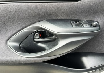 Toyota Yaris IV Hatchback 1.0 VVT-i 72KM 2022 Toyota Yaris 1.0 VVTi - Gaz/ Radar / Asystent Pasa, zdjęcie 29