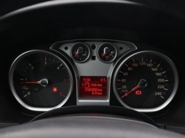 Ford Focus II Hatchback 5d 1.6 Duratorq TDCi 90KM 2008 Ford Focus 1.6 TDCi, HAK, Klima, El. szyby, zdjęcie 10