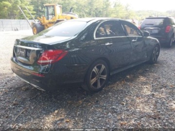 Mercedes Klasa E W213 2019 Mercedes-Benz Klasa E 2019 MERCEDES-BENZ E 300 4MATIC 2.0 Benzyna 255KM, zdjęcie 4