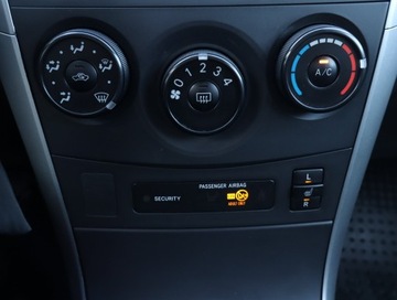 Toyota Corolla X Sedan 1.6 Valvematic 132KM 2010 Toyota Corolla 1.6 Valvematic, Salon Polska, zdjęcie 12