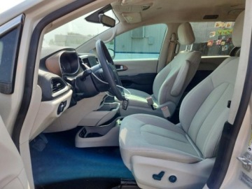 Chrysler Pacifica II 2017 Chrysler Pacifica Touring 2017 3.6 Benzyna 287KM, zdjęcie 7