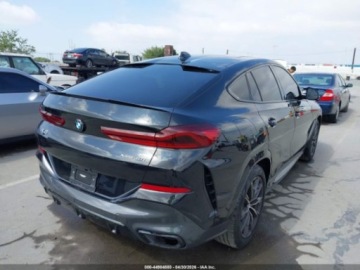 BMW X6 G06 2022 BMW X6 XDrive40I 2022 3.0 Benzyna 335KM, zdjęcie 4