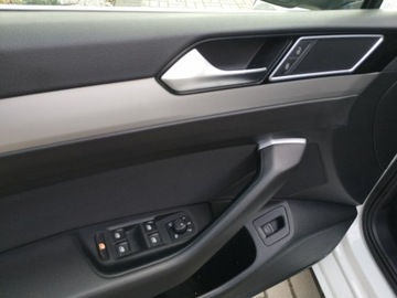 Volkswagen Passat B8 Variant 2.0 TDI 190KM 2015 Volkswagen Passat 2.0 TDI 190KM R-line # Automat, zdjęcie 16