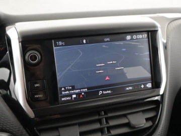 Peugeot 2008 I SUV Facelifting 1.2 PureTech 82KM 2019 Peugeot 2008 1.2 PureTech, Salon Polska, zdjęcie 12