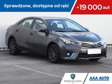 Toyota Corolla XI Sedan 1.6 Valvematic 132KM 2015 Toyota Corolla 1.6 Valvematic, Salon Polska
