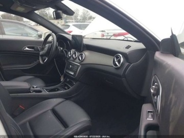 Mercedes CLA C117 2018 Mercedes-Benz CLA 250 Coupe 2.0 Benzyna 208KM, zdjęcie 9