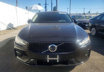 Volvo S60 III Sedan Facelifting 2.0 B5 250KM 2024 Volvo S60 Auta z USA - Zapytaj o wiecej ofert 2.0 Benzyna 250KM, zdjęcie 2