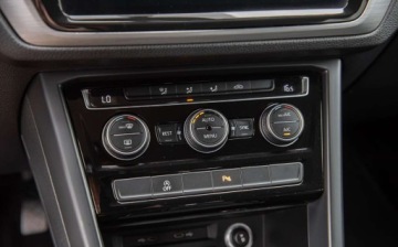 Volkswagen Touran III 2.0 TDI 150KM 2020 Volkswagen Touran 2.0TDI 150KM DSG Navi 7 Osob Alu 2xPdc Serwis Gwarancjia, zdjęcie 20