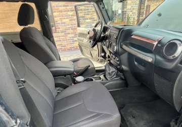 Jeep Wrangler III Unlimited Facelifting 2.8 DOHC I-4 Turbo CRD 200KM 2013 Jeep Wrangler 2.8 Diesel 200 KM 4XX4 Klimatyzacja Kabrio 2.8 Diesel 200KM, zdjęcie 17