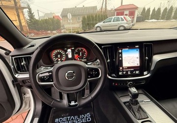 Volvo V60 II  Kombi 2.0 D4 190KM 2019 Volvo V60 R DESIGN 2.0D4 AWD 190ps AutoMat8Biegow HiBeamLED SerwisASO VAT23, zdjęcie 25