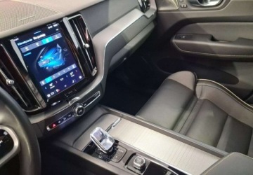 Volvo XC60 II 2022 Volvo XC 60 VAT 23 Dark Plus 2.0B5 mHEV 250KM automat 4x4 2022 r., salon P, zdjęcie 32