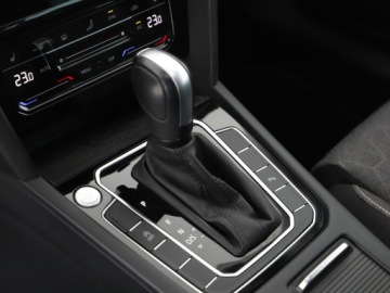 Volkswagen Passat B8 Variant Facelifting 2.0 TDI SCR 150KM 2022 Volkswagen Passat Variant | Kamera Cofania | Tempo, zdjęcie 14