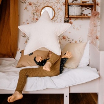 Welurowa Poduszka Lucky Star - głęboka czerń