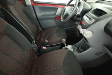 Peugeot 107 Hatchback 5d 1.0 12V 68KM 2011 Peugeot 107 1.0, Automat, Klima, zdjęcie 6