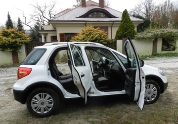 Fiat Sedici 1.6 16v 120KM 2012 Fiat Sedici Sliczny w pelni sprawny wygodny ekonomiczny 1.6 Benzyna 120KM, zdjęcie 9