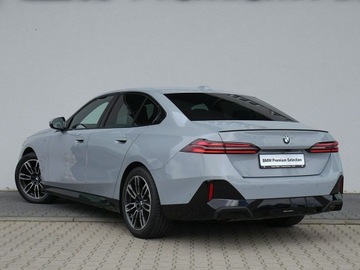 BMW Seria 5 G90-91 Touring 2.0 520d 197KM 2024 BMW 520 xDrive, M-pakiet, Harman Kardon, Faktura V, zdjęcie 2