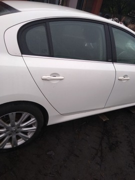 DVEŘE PRAVÝ ZADNÍ RENAULT LATITUDE TEQXA 2011 ROK