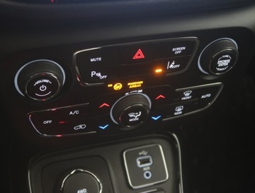 Jeep Compass II SUV 2.0 MJD 140KM 2017 Jeep Compass 2.0 MultiJet, Salon Polska, 4X4, zdjęcie 11