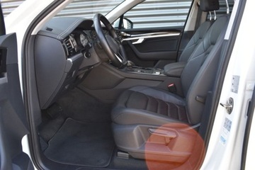 Volkswagen Touareg III 2020 Volkswagen Touareg SalonPL TDI 231KM 4x4 Automat Hak Matrix Kamera Navi Sk, zdjęcie 32
