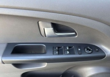 Kia Venga Mikrovan 1.6 DOHC CVVT 125KM 2014 Kia Venga SalonPL 1.6 125KM XL KlimaAutom. Podgrzew.Fot Tempomat Alu16 Zad, zdjęcie 15