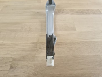 KLIKA LEVÝ STRANA PORSCHE MACAN 95B837205