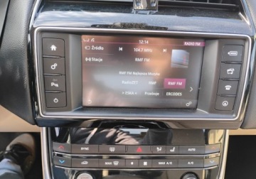 Jaguar XE Sedan 2.0 i4 180KM 2016 Jaguar XE 2016r. SALON POLSKA. 2.0 DIESEL. AUTOMAT.Uszkodzony lewy przod., zdjęcie 15