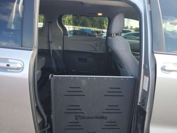 Toyota Sienna III 2022 Toyota Sienna LE 2022 2.5l 2.5 Hybryda 245KM, zdjęcie 11