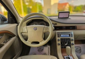 Volvo V70 III 2008 Volvo V70 SUMMUM 3,2 R6 Wentylowane fotele Navi 3.2 Benzyna 238KM, zdjęcie 6