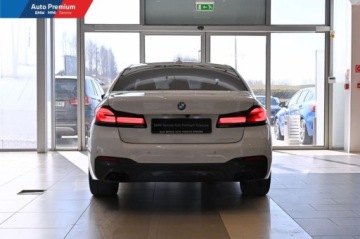 BMW Seria 5 G30-G31 Limuzyna Facelifting 2.0 520d 190KM 2023 BMW Seria 5 520d xDriveFV23Fotel SportowyRozbudowany Pakiet lusterek, zdjęcie 17