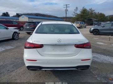 Mercedes Klasa E W213 2022 Mercedes-Benz Klasa E 350 4Matic 2022 2.0 Benzyna 255KM, zdjęcie 4