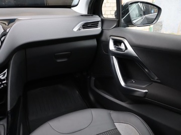 Peugeot 2008 I SUV Facelifting 1.2 PureTech 130KM 2016 Peugeot 2008 1.2 PureTech, Salon Polska, zdjęcie 7