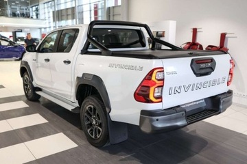 Toyota Hilux VIII Podwójna kabina Facelifting 2.8 D-4D 204KM 2023 Toyota Hilux 2.8 D-4D Double Cab Invincible 4x4 aut 2.8 Diesel 204KM, zdjęcie 3