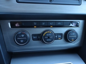 Volkswagen Passat B8 Variant 2.0 TDI BlueMotion SCR 150KM 2016 VW Passat 2.0 TDI, Salon Polska, Serwis ASO, zdjęcie 11