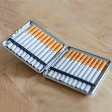 Papierosy Papierośnica na 20 papierosów etui metalowe pudełko